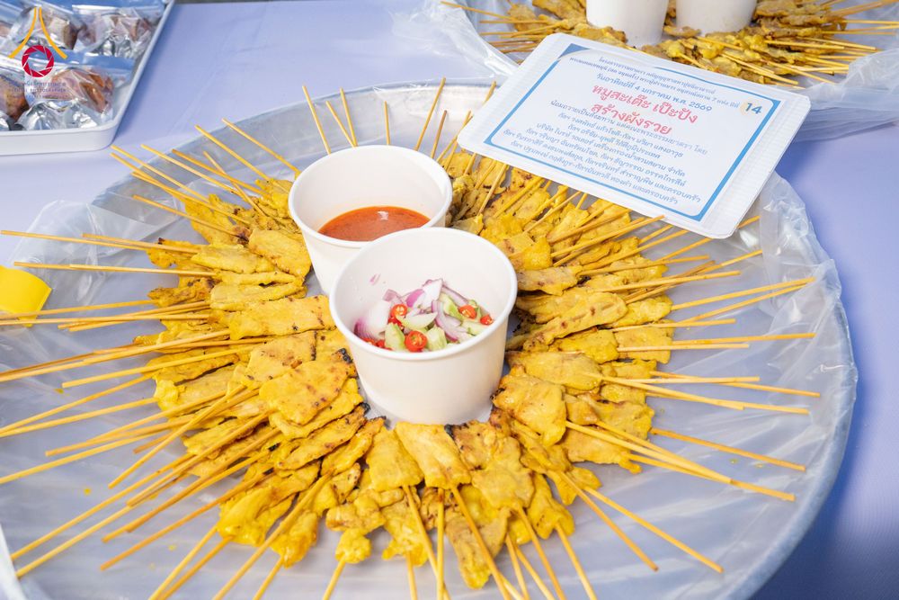 ภาพ No.288123:วันที่ 4 มกราคม พ.ศ. 2569 พิธีถวายภัตตาหารเป็นสังฆทาน แด่พระธรรมยาตรา ในโครงการธรรมยาตรา กตัญญูบูชา มหาปูชนียาจารย์ พระมงคลเทพมุนี(สด จนฺทสโร) พระผู้ปราบมาร อนุสรณ์สถาน 7 แห่ง ปีที่ 14 ณ อนุสรณ์สถานมหาวิหารพระมงคลเทพมุนี (โลตัสแลนด์) อ.สองพี่น้อง จ.สุพรร