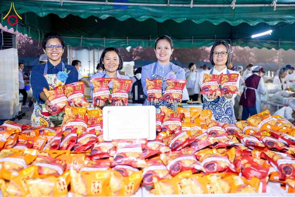 ภาพ No.299111:วันที่ 21 มกราคม พ.ศ. 2569 พิธีถวายภัตตาหารเป็นสังฆทาน แด่พระธรรมยาตรา ณ อนุสรณ์สถานบางปลา วัดบางปลา อำเภอบางเลน จังหวัดนครปฐม ในโครงการธรรมยาตรา กตัญญูบูชา มหาปูชนียาจารย์ พระมงคลเทพมุนี(สด จนฺทสโร) พระผู้ปราบมาร อนุสรณ์สถาน 7 แห่ง ปีที่ 14