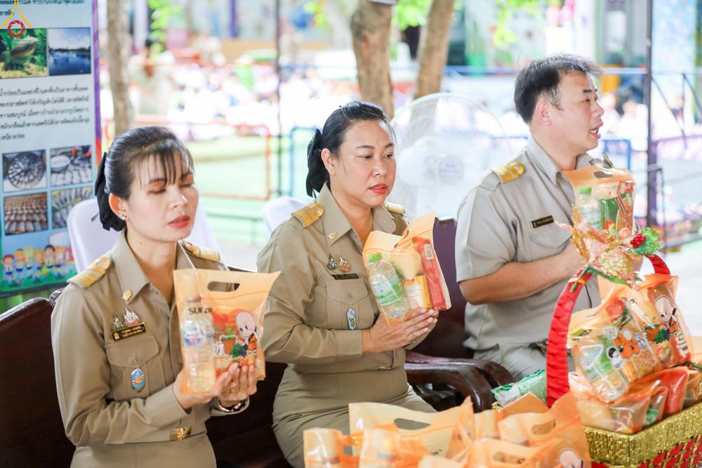 ภาพ No.333653:วันพฤหัสบดี ที่ 11 มิถุนายน พ.ศ.2569 โครงการตักบาตรปลื้มใจ" เนื่องในวันไหว้ครู  ณ โรงเรียนธนสิทธิ์อนุสรณ์ อ.บางพลี จ.สมุทรปราการ