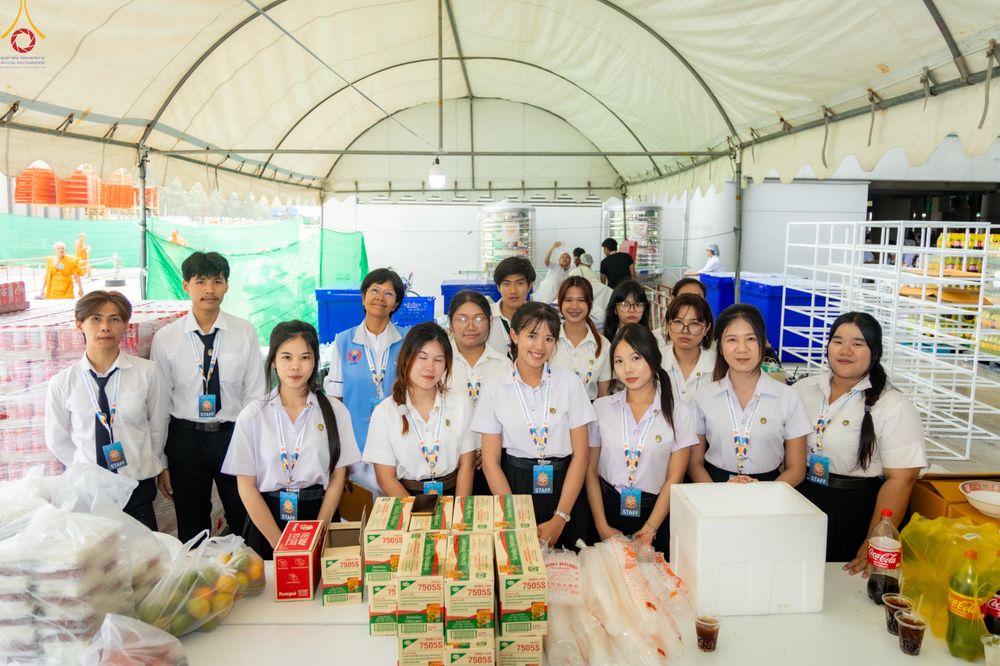 ภาพ No.323698:วันที่ 22 เมษายน พ.ศ.2569(วันคุ้มครองโลก) งานถวายมหาสังฆทาน 40,000 กว่าวัดทั่วประเทศ คณะสงฆ์ฉันภัตตาหารเพล