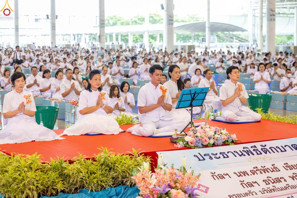 ภาพ No.345324:วันพฤหัสบดีที่ 27 สิงหาคม พ.ศ.2569 พิธีตักบาตรในวันธรรมชัย ณ สภาธรรมกายสากล วัดพระธรรมกาย ปทุมธานี