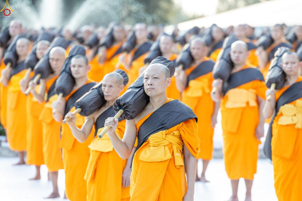 ภาพ No.281655:วันที่ 24 ธันวาคม พ.ศ.2568 พระธรรมยาตรา ปฏิบัติธรรม และถ่ายภาพหมู่ประวัติศาสตร์ ณ ลานหน้ามหาวิหารพระมงคลเทพมุนีฯ วัดพระธรรมกาย