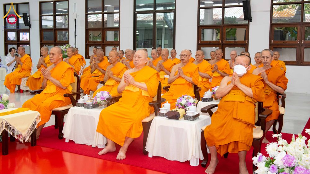 ภาพ No.315836:วันพฤหัสบดีที่ 26 มีนาคม พ.ศ. 2569 พิธีบำเพ็ญกุศล คุณพ่อณรงค์ จินตมากุล  สิริอายุ 99 ปี 11 เดือน โยมบิดา พระครูปลัดรัตนวีรวัฒน์ (รังสฤษดิ์ อิทฺธิจินตโก) ที่ปรึกษาเจ้าคณะจังหวัดปทุมธานี เจ้าอาวาสวัดพระธรรมกาย  ณ ห้องปลูกศรัทธา 2 วัดพระธรรมกาย ปทุมธานี