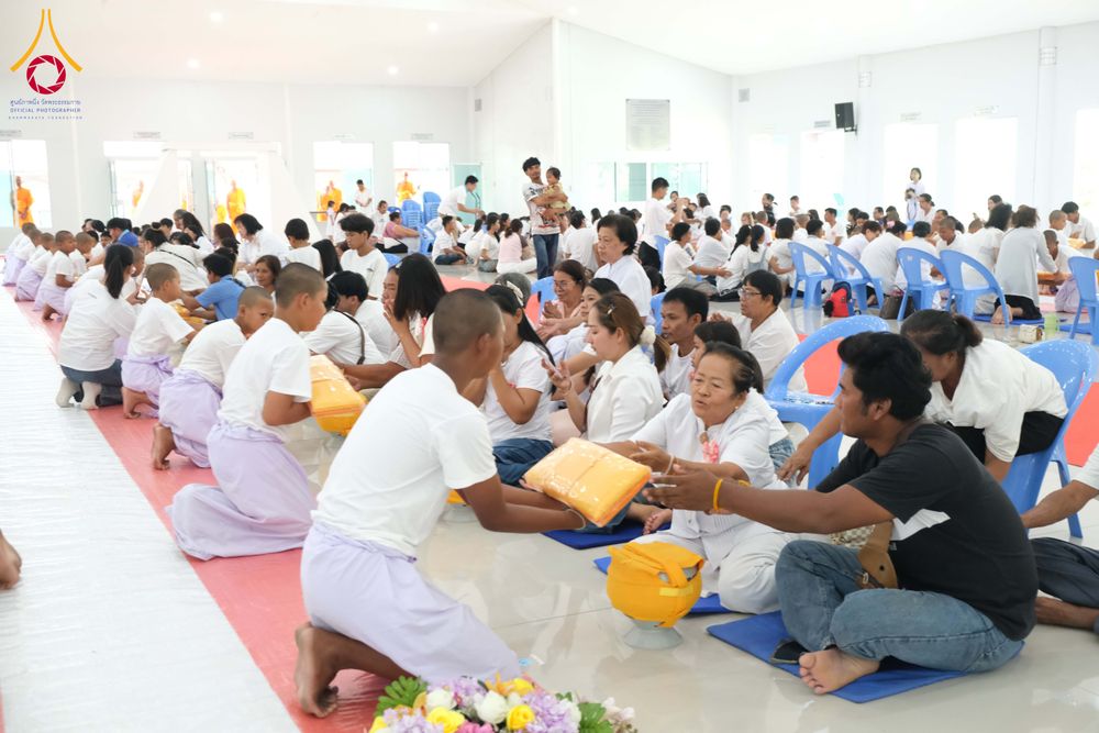 ภาพ No.319657:วันเสาร์ที่ 4 เมษายน พ.ศ.2569 พิธีขอขมา มอบผ้าไตร บรรพชาสามเณร ศูนย์อบรมเยาวชนนครปฐม