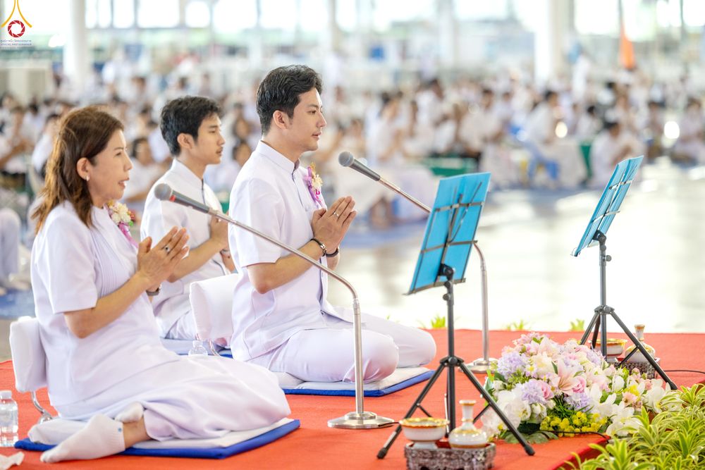ภาพ No.327905:วันที่ 3 พฤษภาคม พ.ศ.2569 พิธีตักบาตร ข้าวสารอาหารแห้ง ณ บ้านแก้วเรือนทองคุณยายอาจารย์ฯ วัดพระธรรมกาย