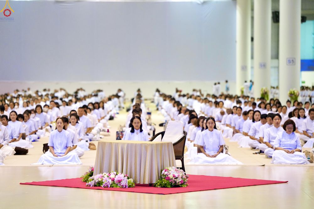 ภาพ No.331201:วันวิสาขบูชา อาทิตย์ที่ 31 พฤษภาคม พ.ศ.2569 พิธีปฏิบัติธรรม ณ ห้องแก้วสารพัดนึก 1  วัดพระธรรมกาย จังหวัดปทุมธานี