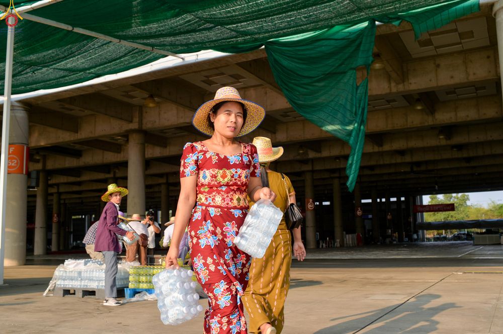 ภาพ No.323083:วันที่ 19 เมษายน พ.ศ.2569 การเรียงกล่องไทยธรรม , เตรียมงานจราจร เพื่องานถวายมหาสังฆทาน 40,000 กว่าวัดทั่วประเทศ วันคุ้มครองโลก 22 เมษายน พ.ศ.2569 วัดพระธรรมกาย