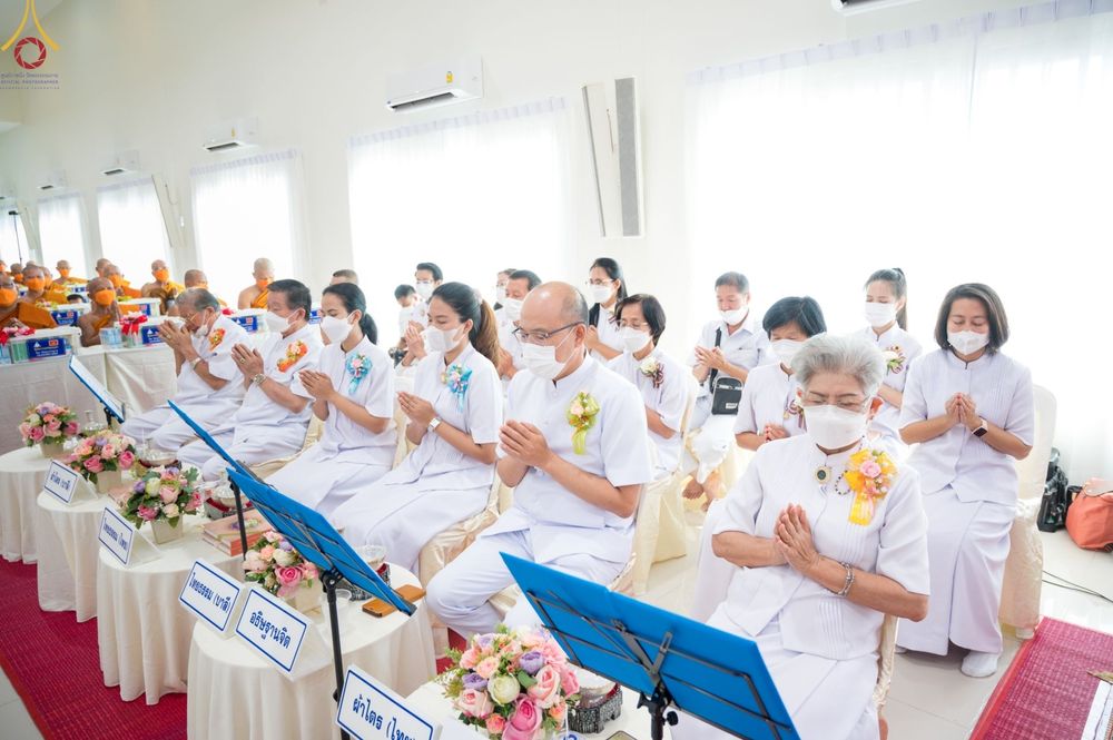 ภาพ No.70333:พิธีเจริญพระพุทธมนต์ ปฏิบัติธรรม มอบทุนการศึกษา ถวายสังฆทาน 139 วัด เพื่อถวายเป็นพุทธบูชา และขับเคลื่อนโครงการหมู่บ้านรักษาศีล 5 โดยคณะสงฆ์จังหวัดสุพรรณบุรี คณะศิษยานุศิษย์วัดพระธรรมกาย โครงการธรรมยาตรา ปีที่ 11 วันที่ 7 มกราคม พ.ศ. 2566 ณ ศูนย์ปฏิบัติธร