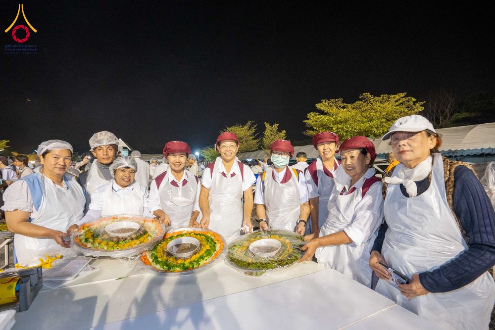 ภาพ No.295467:วันที่ 16 มกราคม พ.ศ. 2569 พิธีถวายภัตตาหารเป็นสังฆทาน แด่พระธรรมยาตรา ณ วัดโบสถ์บน ต.บางคูเวียง จ.นนทบุรี อนุสรณ์สถานลำดับที่ 4 สถานที่เกิดด้วยกายธรรม ในโครงการธรรมยาตรา กตัญญูบูชา มหาปูชนียาจารย์ พระมงคลเทพมุนี(สด จนฺทสโร) พระผู้ปราบมาร อนุสรณ์สถาน 7 แ