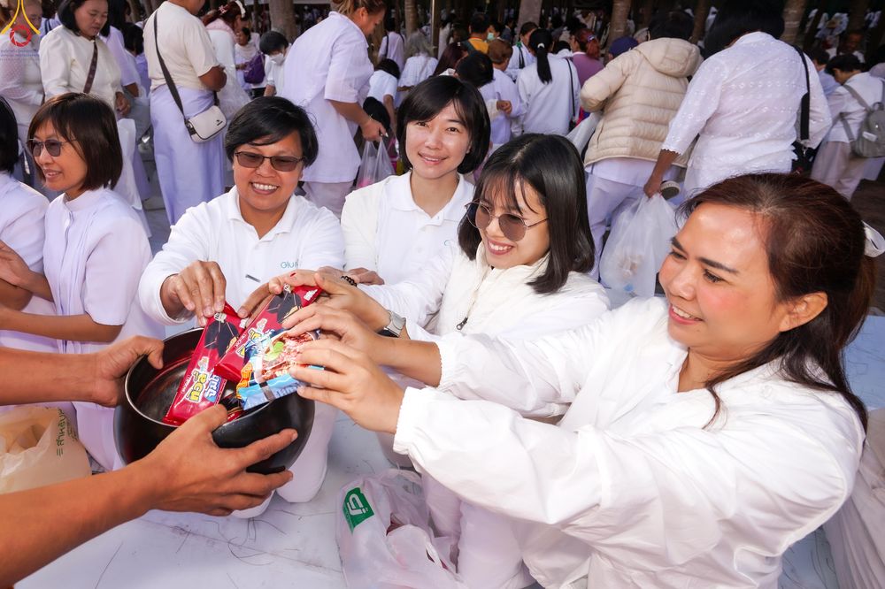 ภาพ No.289411:วันที่ 7 มกราคม พ.ศ. 2569 พิธีตักบาตรพระธรรมยาตรา ณ อนุสรณ์สถานลำดับที่ 1 สถานที่เกิดด้วยรูปกายเนื้อ อนุสรณ์สถานมหาวิหารพระมงคลเทพมุนี (โลตัสแลนด์) อ.สองพี่น้อง จ.สุพรรณบุรี ในโครงการธรรมยาตรา กตัญญูบูชา มหาปูชนียาจารย์ พระมงคลเทพมุนี(สด จนฺทสโร) พระผู้ป