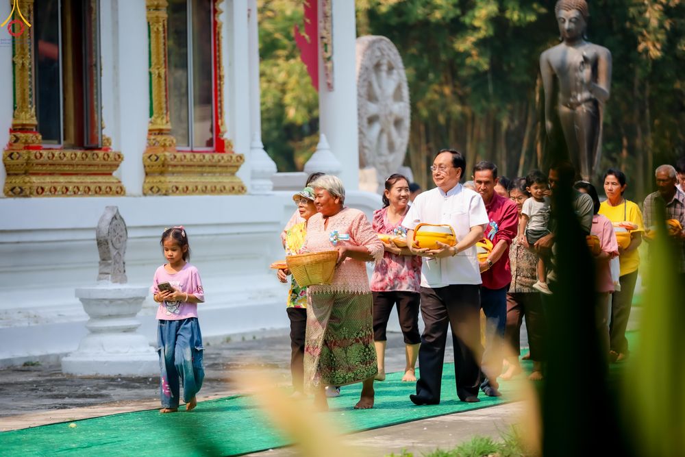 ภาพ No.317961:วันพฤหัสบดีที่ 2 เมษายน พ.ศ.2569 พิธีปลงผม , พิธีขอขมามอบบาตรและผ้าไตร , พิธีบรรพชาสามเณร จำนวน 28 รูป   ณ วัดโซกเป็ดอภิญญาโณ ต.เมืองเก่า อ.เมือง จ.สุโขทัย