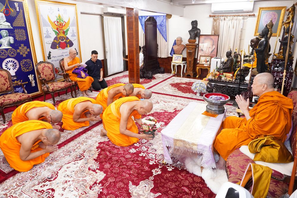 ภาพ No.286253:วันที่ 12 กรกฎาคม พศ.2568 (แรม 2 ค่ำ เดือน 8) พระภิกษุวัดพระธรรมกาย ทำวัตรพระผู้ใหญ่ เนื่องในวันเข้าพรรษา