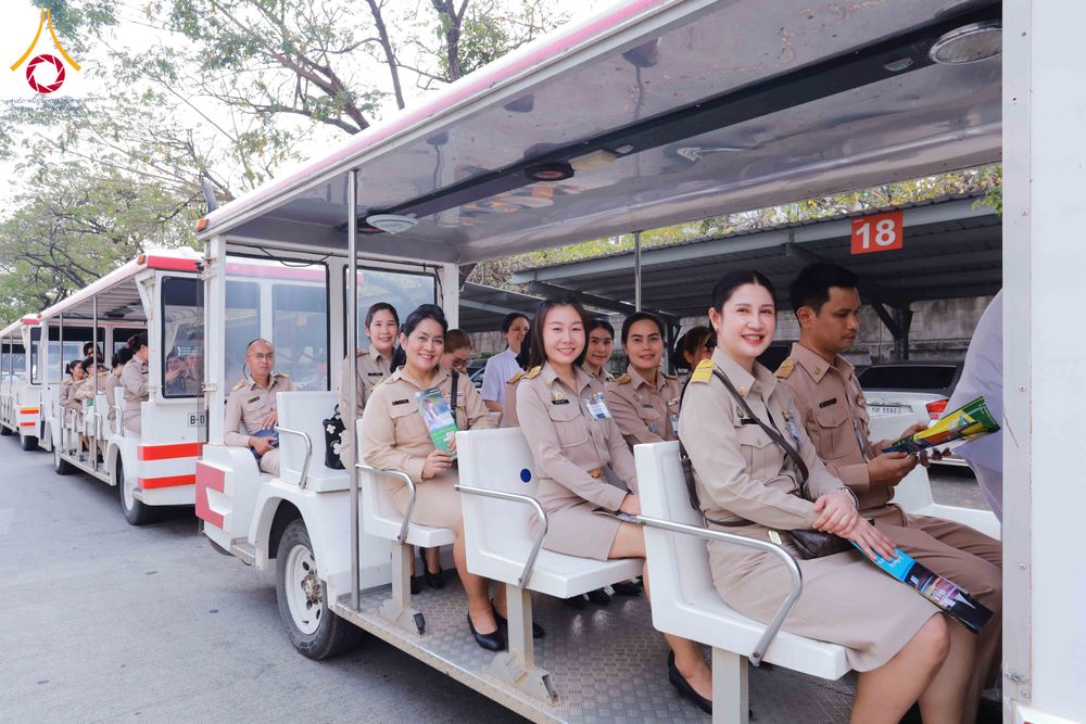 ภาพ No.311515:วันจันทร์ที่ 23 กุมภาพันธ์ พ.ศ. 2569 เปิดโลกทัศน์ผู้บริหารสถานศึกษายุคใหม่ เรียนรู้ต้นแบบการพัฒนาคนผ่านพลัง “บวร–V-Star” ผู้เข้ารับการพัฒนาตามโครงการ สพฐ. ศึกษาดูงานวัดพระธรรมกาย เสริมภาวะผู้นำคุณธรรมสู่การบริหารโรงเรียนอย่างยั่งยืน ณ อาคาร 100 ปี คุณยาย