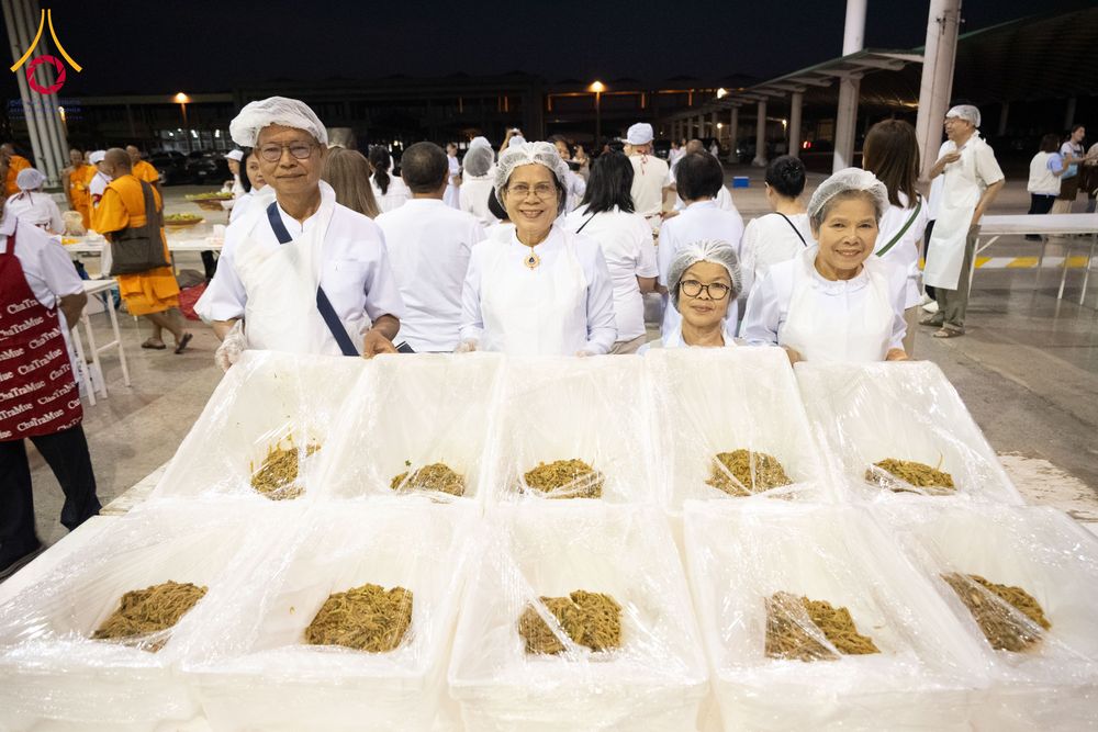 ภาพ No.287251:วันที่ 3 มกราคม พ.ศ.2569 พิธีถวายภัตตาหารเป็นสังฆทาน แด่พระธรรมยาตรา ณ วัดพระธรรมกาย  จังหวัดปทุมธานี ในโครงการธรรมยาตรา กตัญญูบูชา มหาปูชนียาจารย์ พระมงคลเทพมุนี(สด จนฺทสโร) พระผู้ปราบมาร อนุสรณ์สถาน 7 แห่ง ปีที่ 14