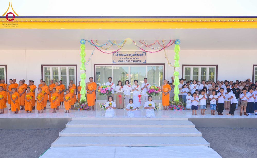 ภาพ No.313011:วันเสาร์ที่ 28 กุมภาพันธ์  พ.ศ. 2569 พิธีทอดผ้าป่าสามัคคีเพื่อสร้างอาคารที่พักสามเณร ณ ศูนย์ปฏิบัติธรรมสวนผึ้ง จ.ราชบุรี