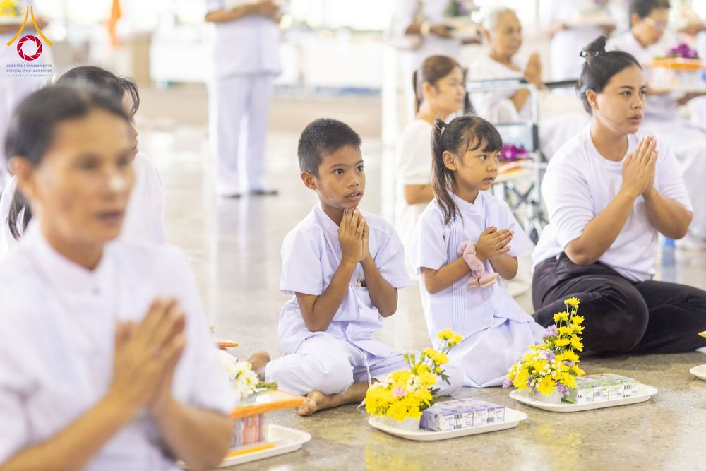 ภาพ No.256938:วันที่ 5 ตุลาคม พ.ศ. 2568 พิธีตักบาตร ข้าวสารอาหารแห้ง ณ บ้านแก้วเรือนทองคุณยายฯ สภาธรรมกายสากล วัดพระธรรมกาย