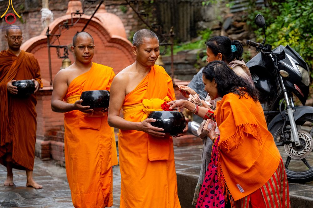 ภาพ No.317147:วันจันทร์ที่ 30 มีนาคม พ.ศ.2569 จาริกบิณฑบาตสยมภูนาทสู่พระราชวังหนุมานโดกา ประเทศเนปาล