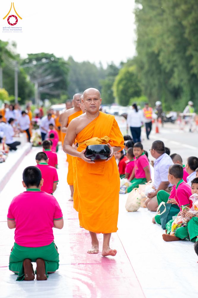 ภาพ No.342563:วันที่ 5 สิงหาคม พ.ศ. 2569  กิจกรรมตักบาตรโครงการรักความดี เพื่อเผยแผ่งานพระพุทธศาสนา  ศูนย์คมนาคม วัดพระธรรมกาย ณ โรงเรียนสังข์อ่ำ อ.คลองหลวง จ.ปทุมธานี