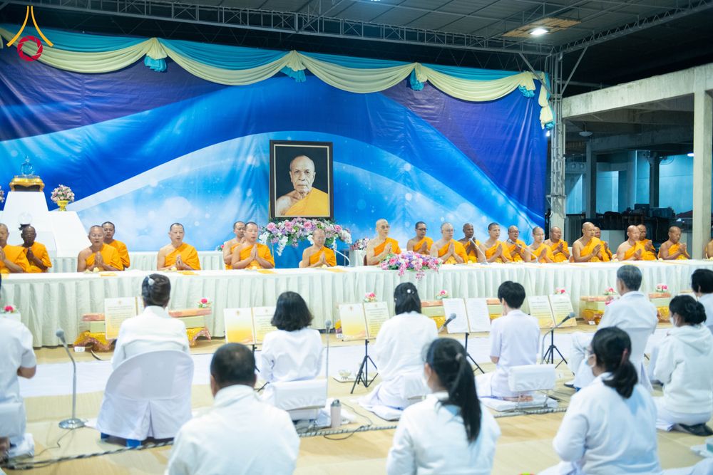 ภาพ No.293468:วันที่ 13 มกราคม พ.ศ. 2569 พิธีถวายภัตตาหารเป็นสังฆทาน แด่พระธรรมยาตรา ณ อนุสรณ์สถานมหาวิหารพระมงคลเทพมุนี (โลตัสแลนด์) อ.สองพี่น้อง จ.สุพรรณบุรี ในโครงการธรรมยาตรา กตัญญูบูชา มหาปูชนียาจารย์ พระมงคลเทพมุนี(สด จนฺทสโร) พระผู้ปราบมาร อนุสรณ์สถาน 7 แห่ง ปี