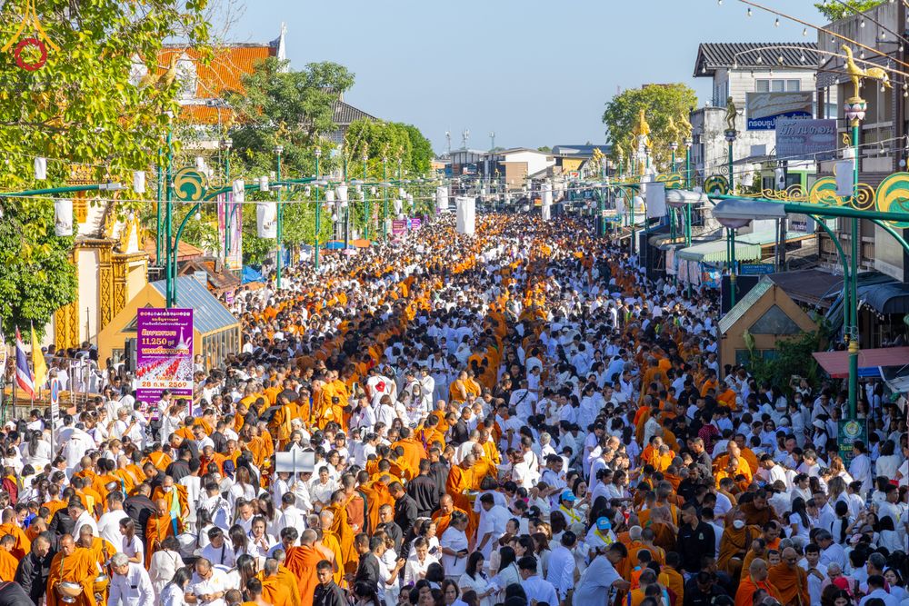 ภาพ No.311243:วันเสาร์ที่ 28 กุมภาพันธ์ พ.ศ. 2569 พิธีตักบาตรพระมหากุศล 11,250 รูป เฉลิมฉลอง 1,250 ปีศรีธรรมราชเจดีย์ สู่มรดกโลก ณ ถนนราชดำเนิน บริเวณหน้าวัดพระมหาธาตุวรมหาวิหาร อ.เมือง จ.นครศรีธรรมราช