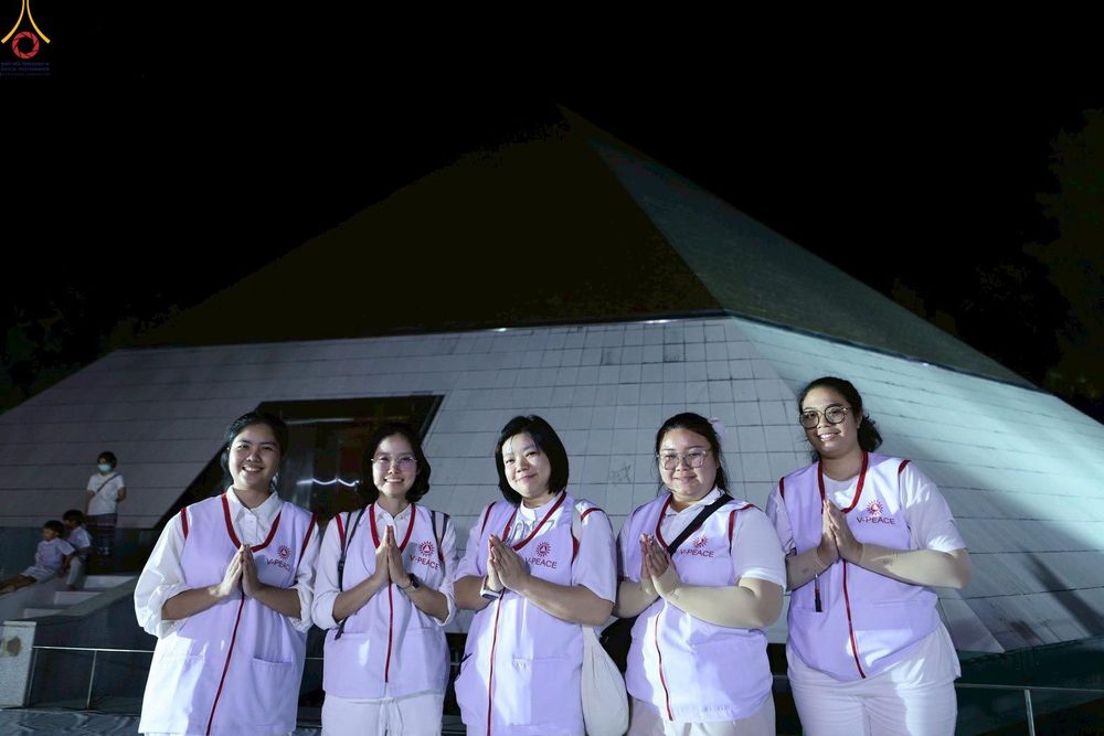 ภาพ No.296332:ภาพเบื้องหลังอาสาสมัครรวมใจ ชุดที่ 2 ในโครงการธรรมยาตรา กตัญญูบูชา มหาปูชนียาจารย์ พระมงคลเทพมุนี(สด จนฺทสโร) พระผู้ปราบมาร อนุสรณ์สถาน 7 แห่ง ปีที่ 14