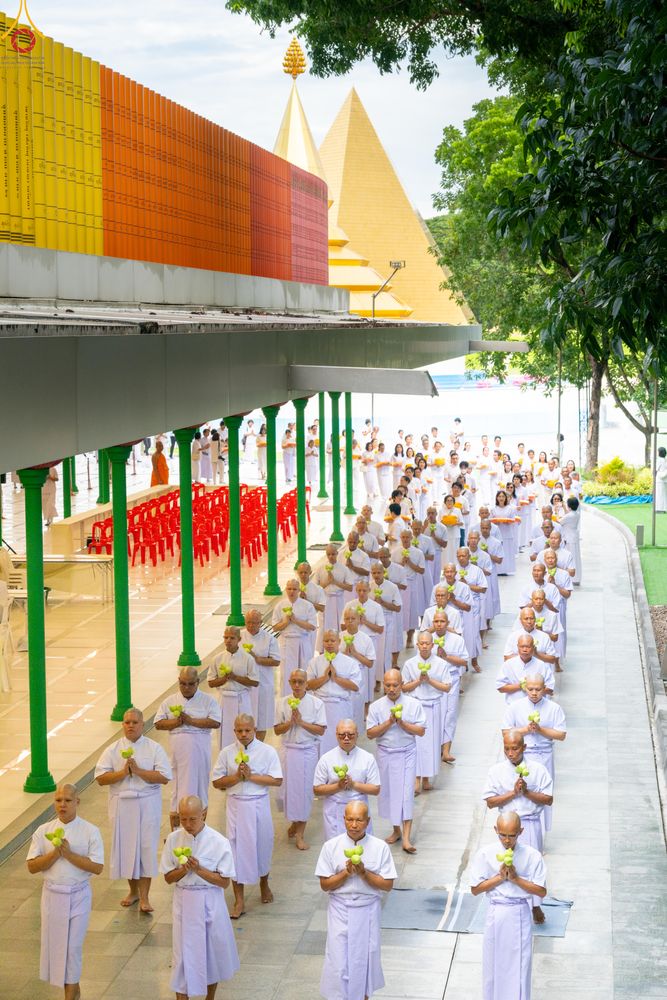ภาพ No.333785:วันเสาร์ที่ 13 มิถุนายน พ.ศ.2569 พิธีเวียนประทักษิณ , พิธีวันทาสีมา , วันทาพระประธาน , พิธีขอขมาและมอบผ้าไตร โครงการอุปสมบทหมู่ผู้บริหาร รุ่นที่ 16 , โครงการอุปสมบทหมู่ธรรมทายาท ระดับอุดมศึกษา รุ่นที่ 53 (ภาคฤดูฝน) ณ โบสถ์พระไตรปิฏก วัดพระธรรมกาย