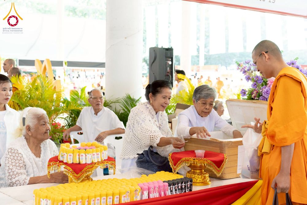 ภาพ No.273020:วันอาทิตย์ที่ 23 พฤศจิกายน พ.ศ.2568 พิธีมุทิตาสักการะ พระมหาเถระและพระเถระ ประจำปีพุทธศักราช 2568 ณ ห้องแก้วสารพัดนึก 2 สภาธรรมกายสากล  วัดพระธรรมกาย