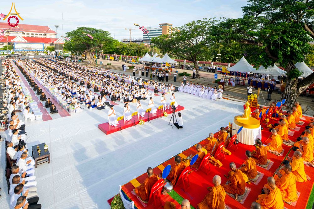 ภาพ No.329496:วันอาทิตย์ที่ 24 พฤษภาคม พ.ศ. 2569 พิธีตักบาตรพระ 1,000 รูป เพื่อถวายเป็นพุทธบูชาในเทศกาลวิสาขบูชาโลก และ ถวายเป็นพระราชกุศล  ณ ลานศิลปวัฒนธรรม เมืองปัตตานี จ.ปัตตานี