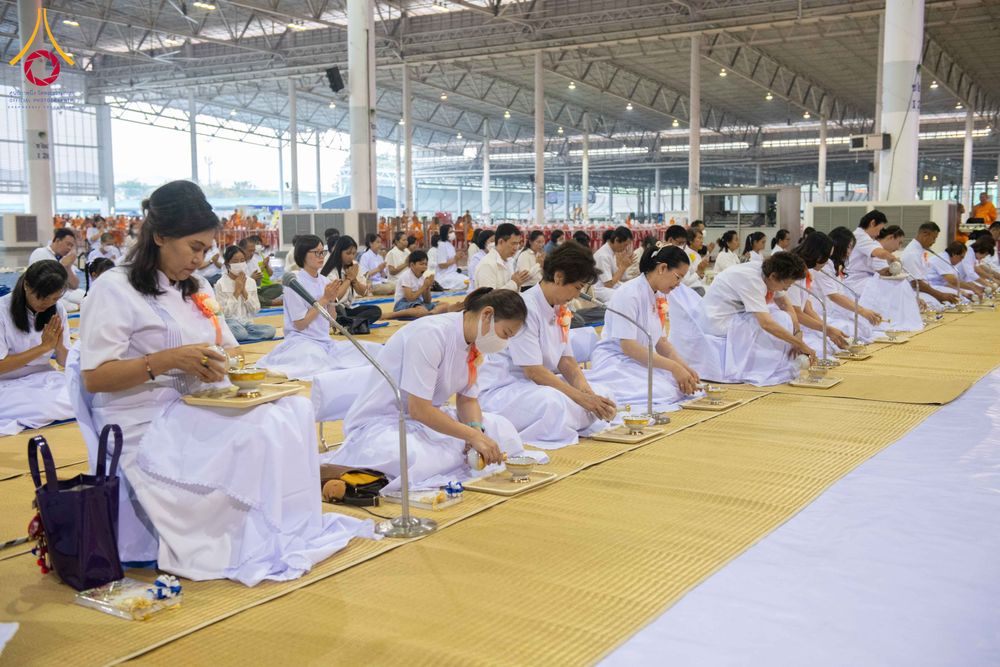 ภาพ No.303876:วันที่ 28 มกราคม พ.ศ. 2569 พิธีถวายภัตตาหารเป็นสังฆทาน แด่พระธรรมยาตรา ณ วัดพระธรรมกาย  จังหวัดปทุมธานี ในโครงการธรรมยาตรา กตัญญูบูชา มหาปูชนียาจารย์ พระมงคลเทพมุนี(สด จนฺทสโร) พระผู้ปราบมาร อนุสรณ์สถาน 7 แห่ง ปีที่ 14