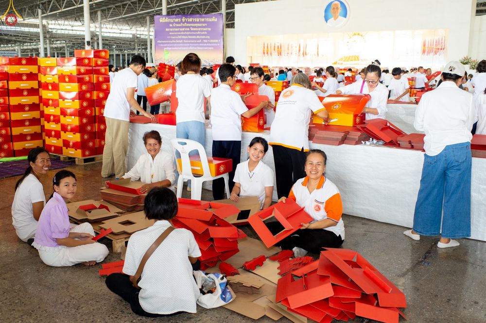 ภาพ No.320510:วันที่ 10 เมษายน พ.ศ.2569 การเตรียมกล่องไทยธรรม เพื่องานถวายมหาสังฆทาน 40,000 กว่าวัดทั่วประเทศ วันคุ้มครองโลก 22 เมษายน พ.ศ.2569 วัดพระธรรมกาย