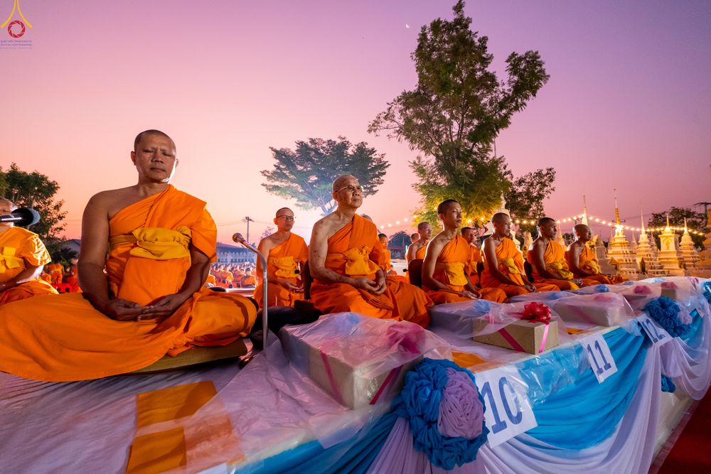 ภาพ No.294329:วันที่ 14 มกราคม พ.ศ. 2569 พิธีตักบาตรพระธรรมยาตรา ณ วัดสองพี่น้อง ต.ต้นตาล อ.สองพี่น้อง จ.สุพรรณบุรี ในโครงการธรรมยาตรา กตัญญูบูชา มหาปูชนียาจารย์ พระมงคลเทพมุนี(สด จนฺทสโร) พระผู้ปราบมาร อนุสรณ์สถาน 7 แห่ง ปีที่ 14