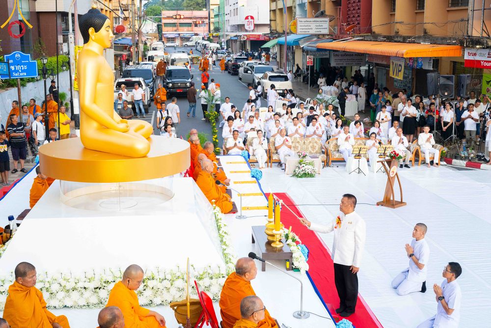 ภาพ No.343142:วันอาทิตย์ที่ 16 สิงหาคม พ.ศ.2569 พิธีตักบาตรพระ 10,000 รูป นานาชาติ ปีที่ 23 คณะสงฆ์ 4 ประเทศ 14 จังหวัดภาคใต้ น้อมถวายเป็นพุทธบูชา ทำบุญเพื่อแม่- พ่อ ณ ถนนนิพัทธ์อุทิศ 3 อ.หาดใหญ่ จ.สงขลา