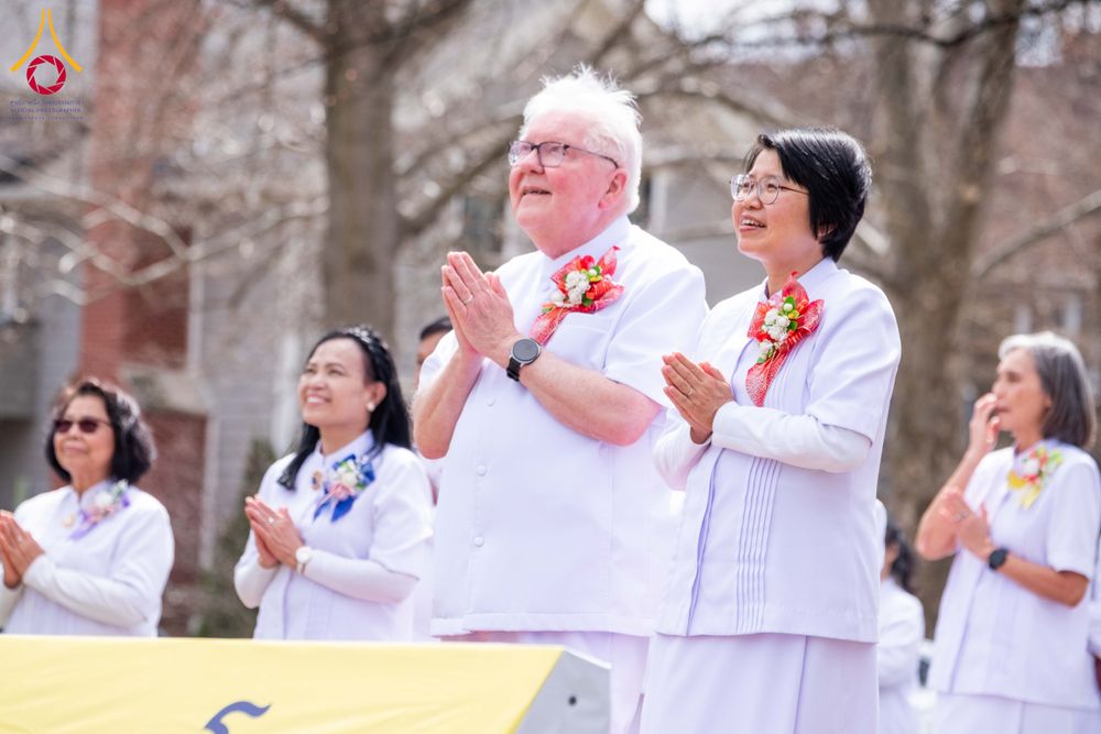 ภาพ No.319060:วันที่ 29 มีนาคม พ.ศ.2569 พิธีอัญเชิญรูปหล่อพระมงคลเทพมุนี (สด จนฺทสโร) ประดิษฐาน ณ ห้องปฏิบัติธรรม “มงคลรัตนโชติ”  วัดพระธรรมกายชิคาโก ประเทศสหรัฐอเมริกา