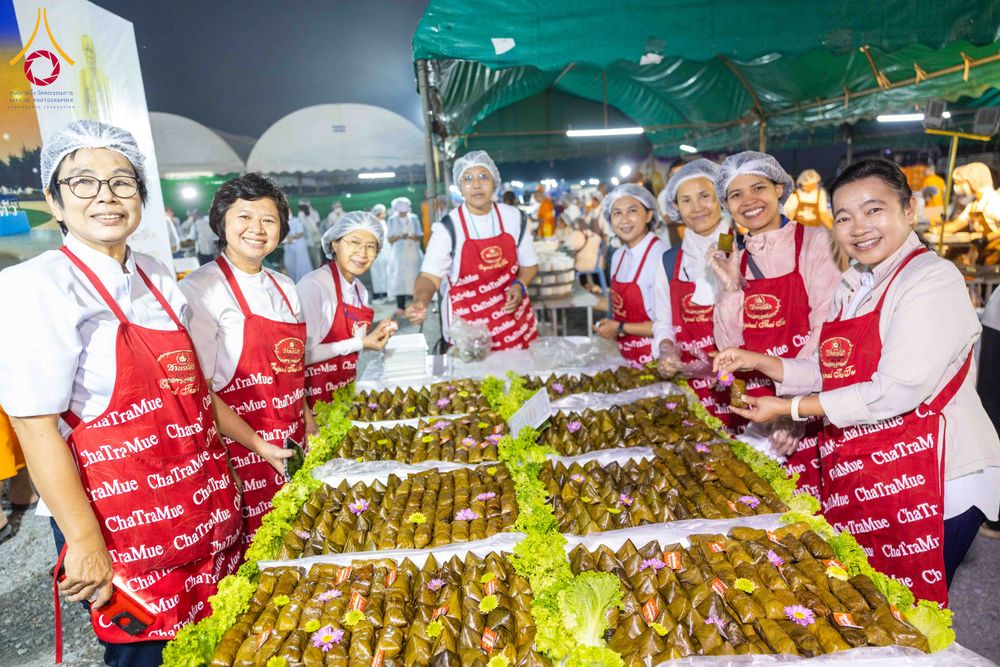 ภาพ No.298450:วันที่ 20 มกราคม พ.ศ. 2569 พิธีถวายภัตตาหารเป็นสังฆทาน แด่พระธรรมยาตรา ณ อนุสรณ์สถานบางปลา วัดบางปลา อำเภอบางเลน จังหวัดนครปฐม ในโครงการธรรมยาตรา กตัญญูบูชา มหาปูชนียาจารย์ พระมงคลเทพมุนี(สด จนฺทสโร) พระผู้ปราบมาร อนุสรณ์สถาน 7 แห่ง ปีที่ 14