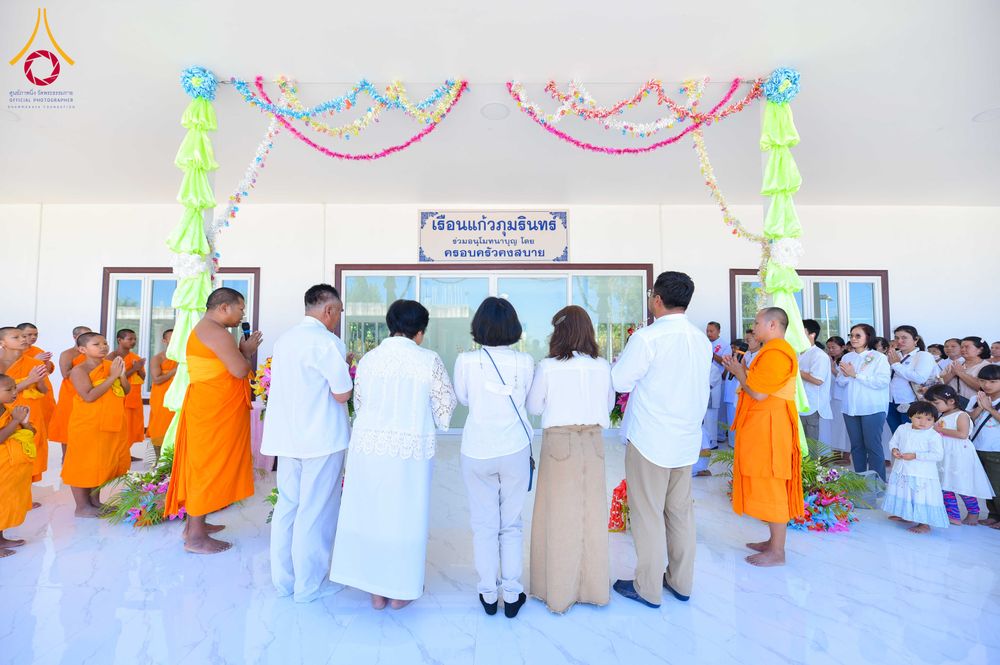 ภาพ No.313017:วันเสาร์ที่ 28 กุมภาพันธ์  พ.ศ. 2569 พิธีทอดผ้าป่าสามัคคีเพื่อสร้างอาคารที่พักสามเณร ณ ศูนย์ปฏิบัติธรรมสวนผึ้ง จ.ราชบุรี