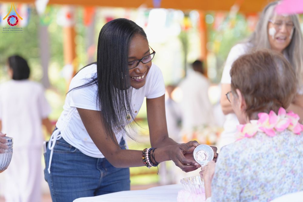 ภาพ No.321668:วันอาทิตย์ที่ 12 เมษายน พ.ศ.2569 กิจกรรมงานบุญวันสงกรานต์ (ตักบาตร ขอขมาพ่อแม่ สรงน้ำพระ รดน้ำขอพร) ณ วัดพระธรรมกายจอร์เจีย ประเทศสหรัฐอเมริกา