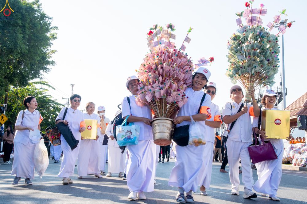 ภาพ No.282506:วันที่ 19 -20 ธันวาคม พ.ศ.2568 เบื้องหลังความสำเร็จ ของการจัดงานตักบาตร พระ 10,000 รูป Skywalk กาญจนบุรี