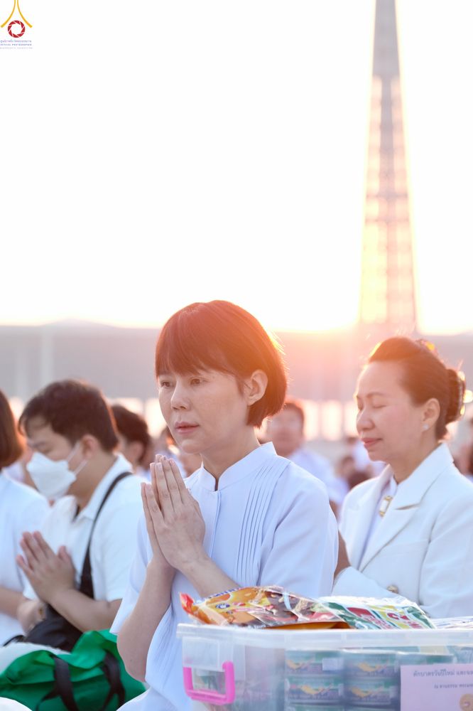 ภาพ No.279786:วันที่ 1 มกราคม พ.ศ.2569 พิธีตักบาตรในวันขึ้นปีใหม่ ณ ลานธรรม วัดพระธรรมกาย