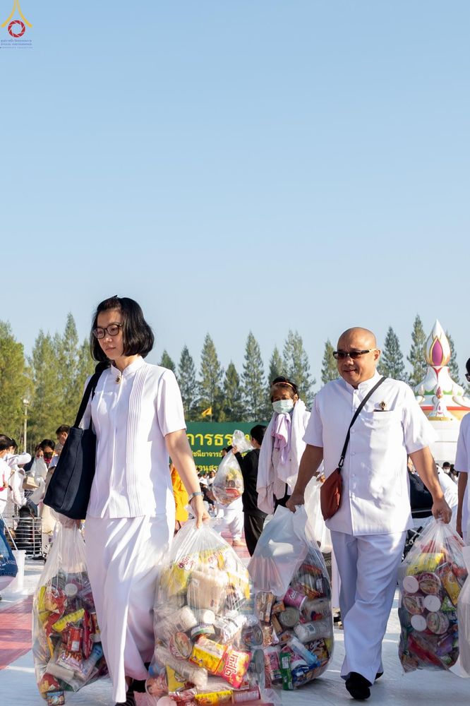 ภาพ No.292471:วันที่ 11 มกราคม พ.ศ. 2569 พิธีตักบาตรพระธรรมยาตรา ณ อนุสรณ์สถานคลองบางนางแท่น อ.สามพราน จ.นครปฐม ในโครงการธรรมยาตรา กตัญญูบูชา มหาปูชนียาจารย์ พระมงคลเทพมุนี(สด จนฺทสโร) พระผู้ปราบมาร อนุสรณ์สถาน 7 แห่ง ปีที่ 14