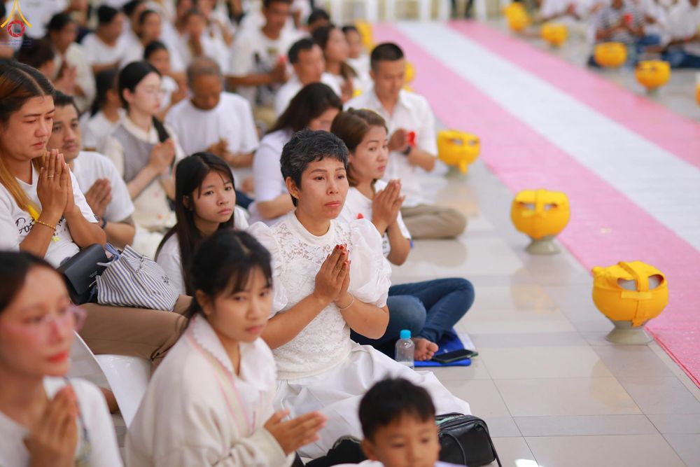 ภาพ No.320196:วันเสาร์ที่ 4 เมษายน 2569 พิธีตัดปอยผม ขอขมาผู้ปกครอง  มอบบาตร-ผ้าไตร และพิธีบรรพชาสามเณร 87 รูป  ณ ศูนย์ปฏิบัติธรรมระยอง(บ้านช่องลม)  ต.บางบุตร อ.บ้านค่าย จ.ระยอง