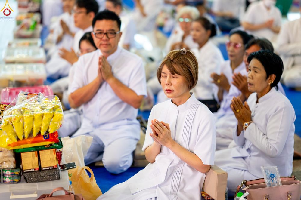 ภาพ No.311312:วันอาทิตย์ต้นเดือนที่ 1 มีนาคม พ.ศ.2569 พิธีตักบาตร และ พิธีบูชาข้าวพระ ณ สภาธรรมกายสากล วัดพระธรรมกาย