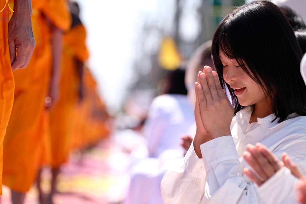 ภาพ No.304223:วันที่ 25 มกราคม พ.ศ. 2569 พิธีต้อนรับพระธรรมยาตรา  รร.สามัคคีราษฏร์บำรุง-วัดพระธรรมกาย ในโครงการธรรมยาตรา กตัญญูบูชา มหาปูชนียาจารย์ พระมงคลเทพมุนี(สด จนฺทสโร) พระผู้ปราบมาร อนุสรณ์สถาน 7 แห่ง ปีที่ 14