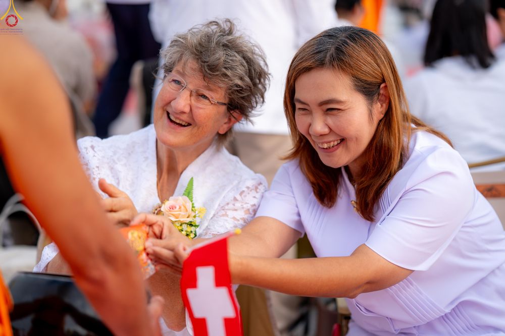 ภาพ No.302710:วันที่ 24 มกราคม พ.ศ. 2569 พิธีตักบาตรพระธรรมยาตรา(ภาพชุดที่ 2) ณ อนุสรณ์สถานลำดับที่ 5 สถานที่เผยแผ่วิชชาธรรมกายครั้งแรก อนุสรณ์สถานบางปลา วัดบางปลา อำเภอบางเลน จังหวัดนครปฐม ในโครงการธรรมยาตรา กตัญญูบูชา มหาปูชนียาจารย์ พระมงคลเทพมุนี(สด จนฺทสโร) พระผู