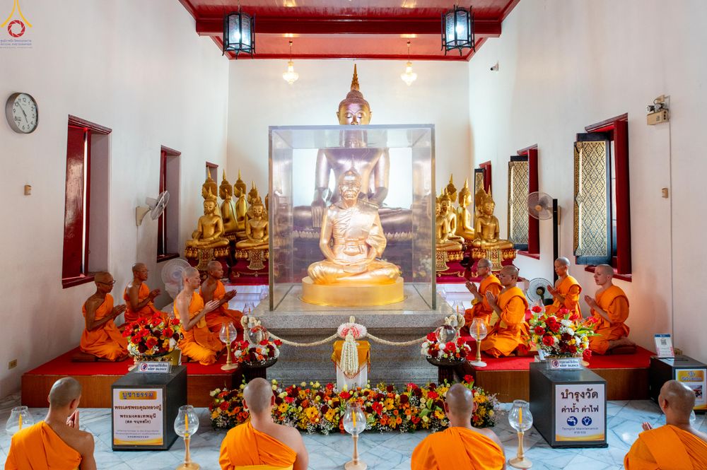 ภาพ No.296818:วันที่ 17 มกราคม พ.ศ. 2569 พิธีจุดประทีปถวายเป็นพุทธบูชา และบูชาธรรมมหาปูชนียาจารย์  ณ วัดโบสถ์บน ต.บางคูเวียง จ.นนทบุรี อนุสรณ์สถานลำดับที่ 4 สถานที่เกิดด้วยกายธรรม ในโครงการธรรมยาตรา กตัญญูบูชา มหาปูชนียาจารย์ พระมงคลเทพมุนี(สด จนฺทสโร) พระผู้ปราบมาร อ