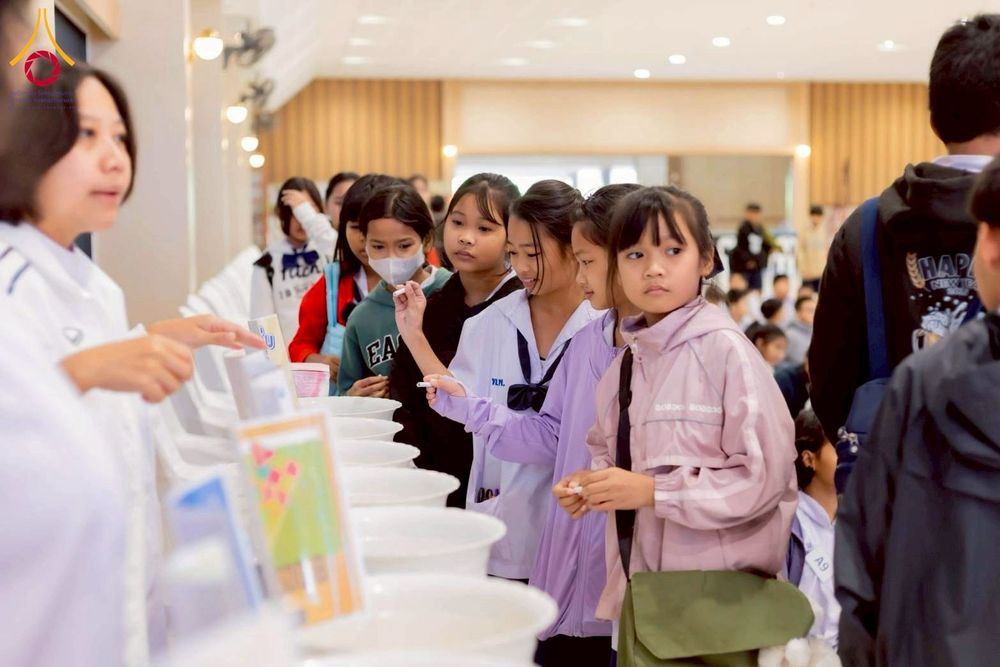 ภาพ No.274056:วันที่ 21 พฤศจิกายน พ.ศ. 2568 รวมพลังเด็กดี V-Star ผู้นำฟื้นฟูศีลธรรมโลก ประจำปี 2568 จังหวัดชลบุรี ณ ธุดงคสถานชลบุรี อำเภอศรีราชา จังหวัดชลบุรี