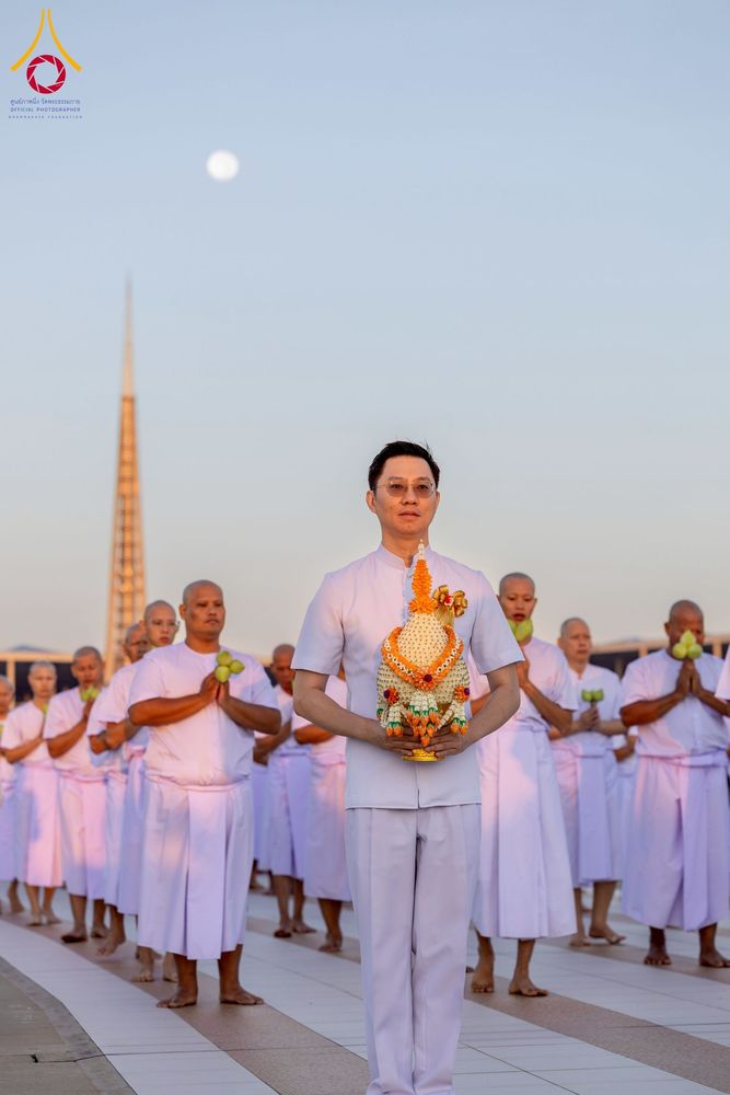 ภาพ No.276629:วันเสาร์ที่ 6 ธันวาคม  พ.ศ. 2568 พิธีเวียนประทักษิณและพิธีวันทาเจดีย์ โครงการอุปสมบทบูชาธรรมมหาปูชนียาจารย์ ประจำปี พ.ศ.2568 โครงการบวชพระนานาชาติ AEC และ WAB รุ่น CEO (นักบริหาร) รุ่นที่ 5 ณ มหาธรรมกายเจดีย์ วัดพระธรรมกาย