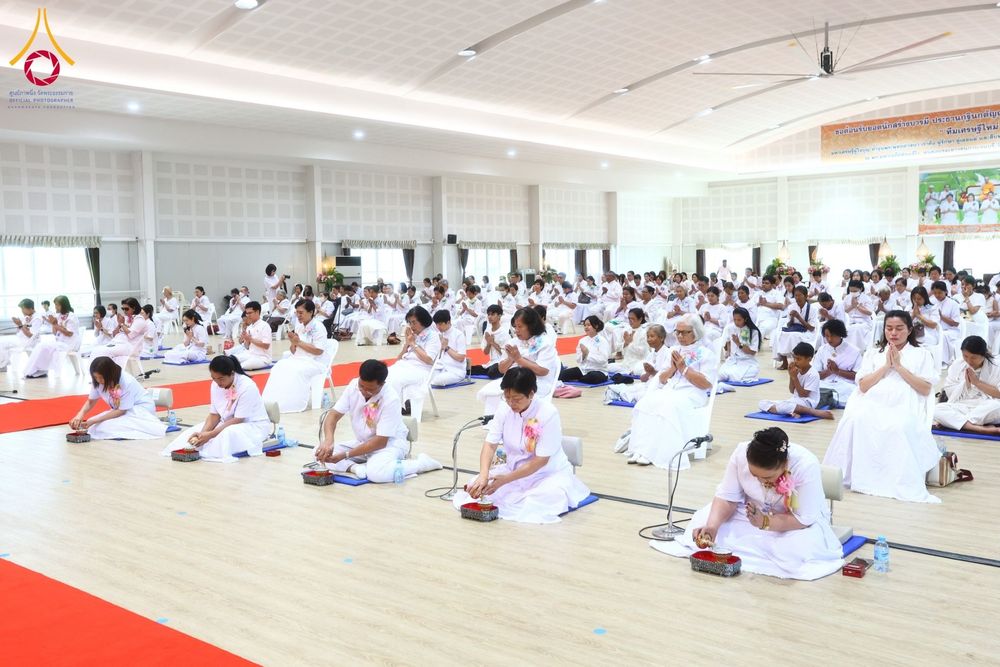 ภาพ No.174302:พิธีทอดกฐินกตัญญูบูชาธรรม ณ พระมหาเจดียทัตตชีโว ศูนย์อบรมเยาวชนกาญจนบุรี ในโครงการกฐินสามัคคีทั่วไทย 30,000 วัด บูชาธรรม 80 ปี หลวงพ่อธัมมชโย โดยคณะศิษยานุศิษย์วัดพระธรรมกาย วันที่ 9 พฤศจิกายน พ.ศ. 2567