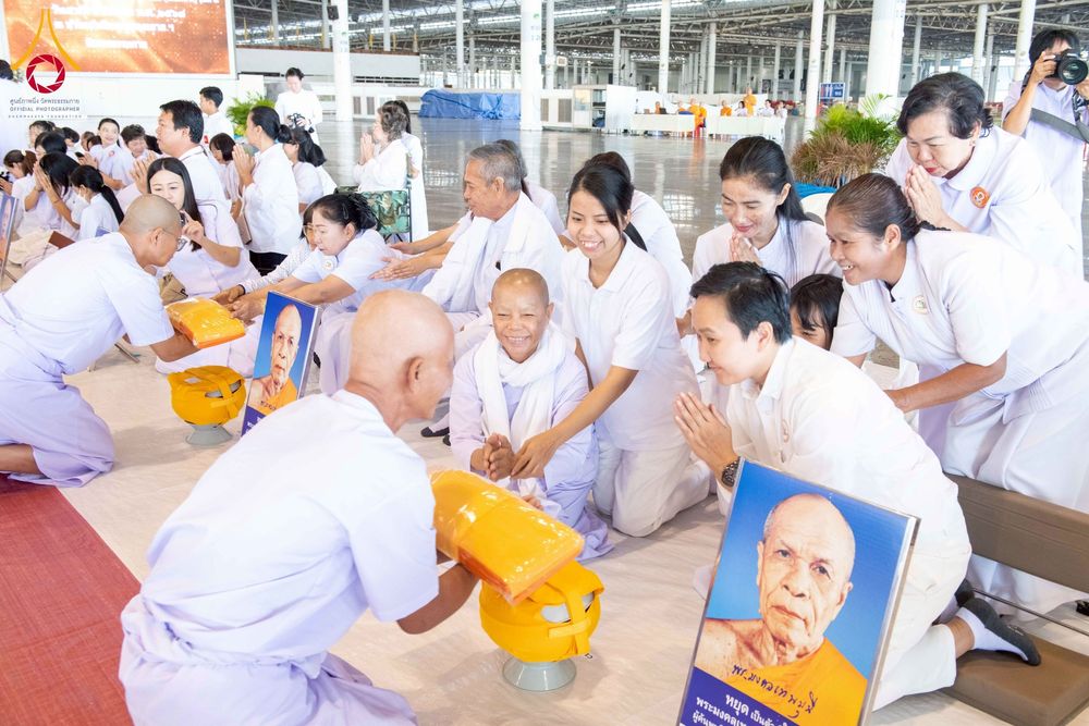 ภาพ No.277414:วันเสาร์ที่ 6 ธันวาคม พ.ศ. 2568 พิธีบรรพชาอุปสมบทและพิธีถวายบาตร โครงการอุปสมบทบูชาธรรมมหาปูชนียาจารย์ ประจำปี พ.ศ.2568 โครงการบวชพระนานาชาติ AEC และ WAB รุ่น CEO (นักบริหาร) รุ่นที่ 5 ณ โบสถ์พระไตรปิฏก วัดพระธรรมกาย