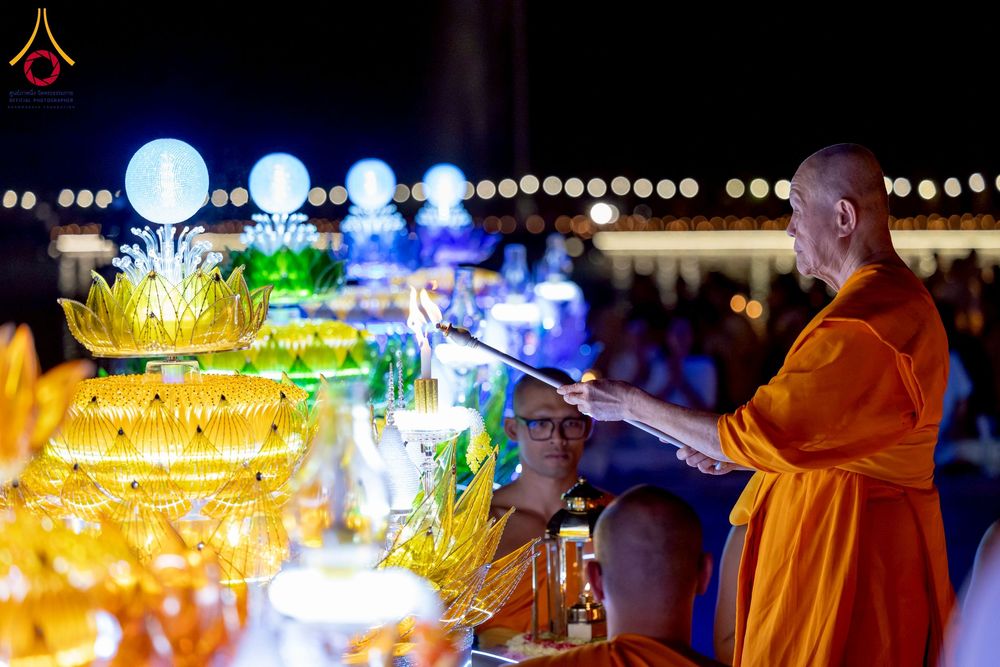 ภาพ No.266317:วันพุธที่ 5 พฤศจิกายน พ.ศ. 2568 (วันพระ ขึ้น 15 ค่ำ เดือน 12) พิธีลอยกระทงธรรม  ณ สระมหาเศรษฐีทะเลบุญ มหาวิหารพระมงคลเทพมุนี วัดพระธรรมกาย จ.ปทุมธานี