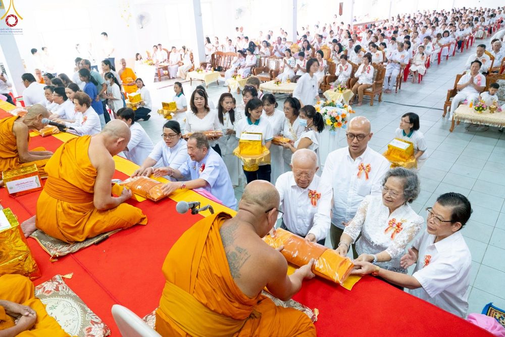 ภาพ No.286078:วันที่ 11 ตุลาคม พ.ศ. 2568 พิธีทอดกฐินสามัคคีทั่วไทย 30,000 วัด โดยคณะศิษยานุศิษย์ บูชาธรรม 81 ปี หลวงพ่อธัมมชโย ณ วัดโบสถ์บน ต.บางคูเวียง อ.บางกรวย จ.นนทบุรี